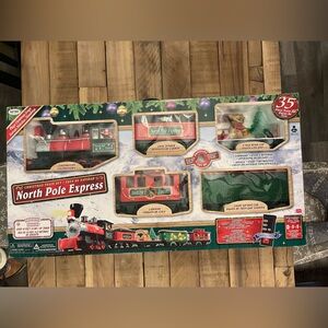 Eztec North Pole Express Christmas Train Set over 15ft Track Light/Song/Remote